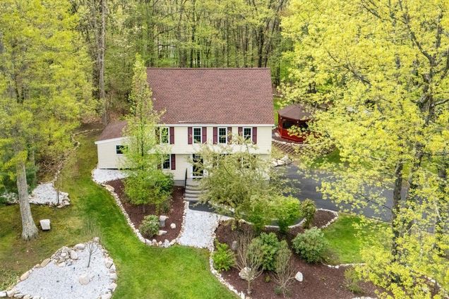 11 Spruce Londonderry, NH House Sold - Photo 1 of 58. Opens carousel modal