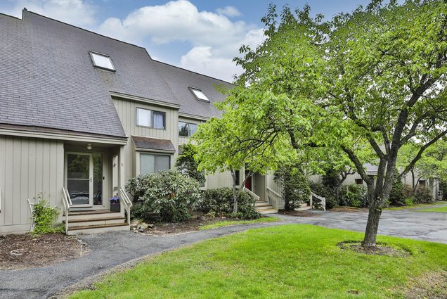11 Belmont Bedford, NH Condo Contingent - Photo 1 of 39. Opens carousel modal