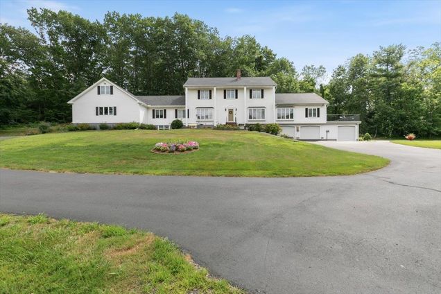 387 Main Unit 3 Salem, NH Apartment Active - Photo 1 of 18. Opens carousel modal
