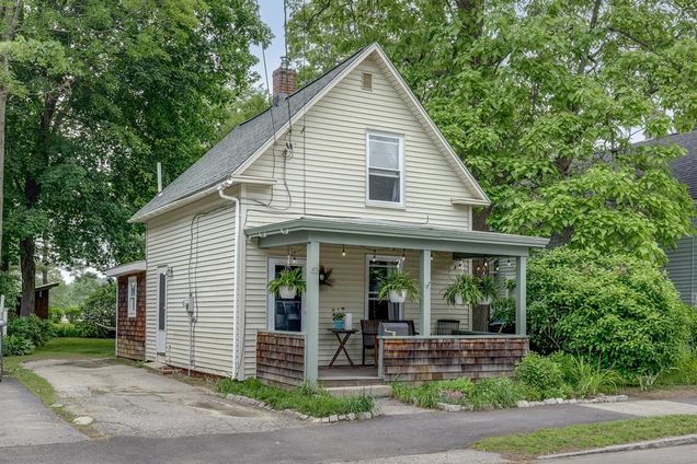 62 South Spring