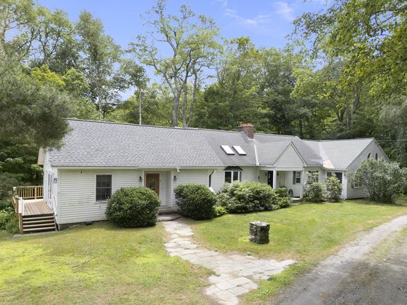 1194 Ames Hill