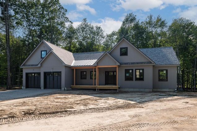 67 Stratham