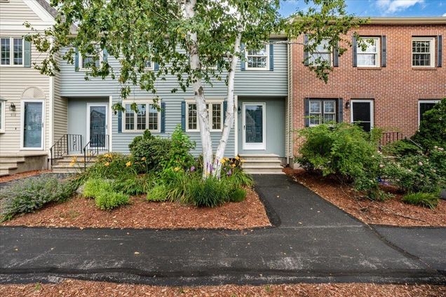 916 Fox Hollow Hudson, NH Condo Active - Photo 1 of 50. Opens carousel modal