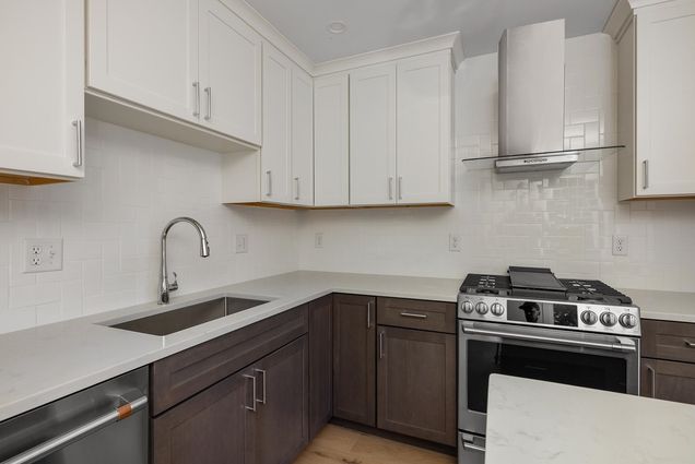665 Wallis Unit 2