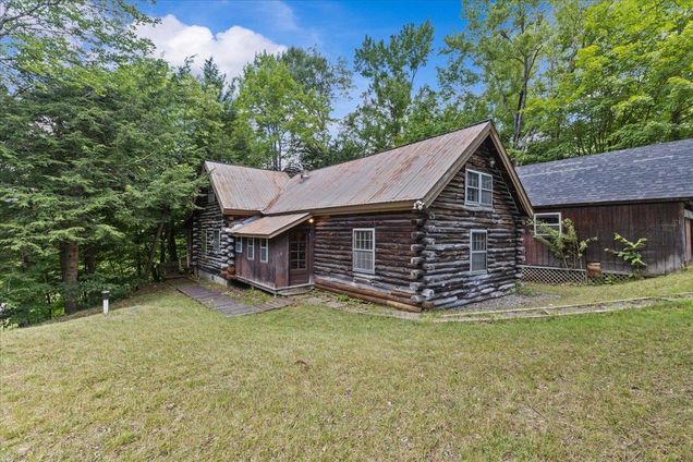 592 Upper Pleasant Valley