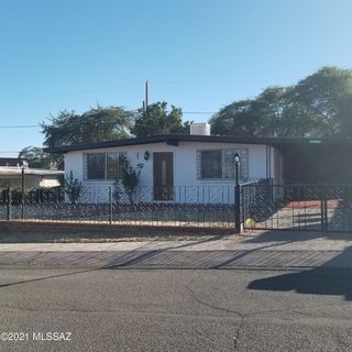 1365 W Camino De La Paloma