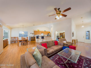 821 N Silverleaf Oak Place