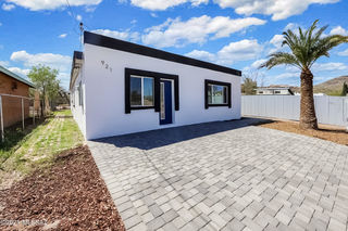 921 W Clearwater Drive