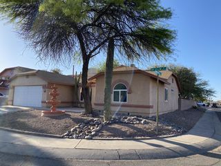 1610 W Oak Hollow Drive