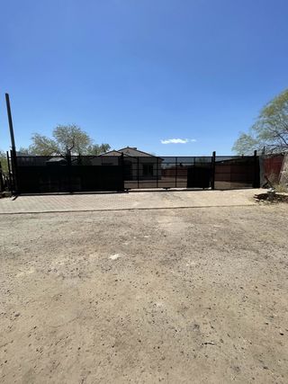 702 E 38th Street