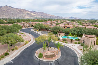 5788 N Winding Woods Place