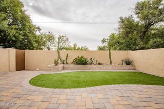 725 W Sunlight Lane