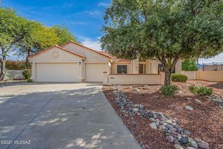 911 W Graythorn Place