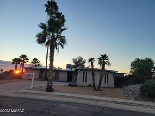 2042 S Faye Place
