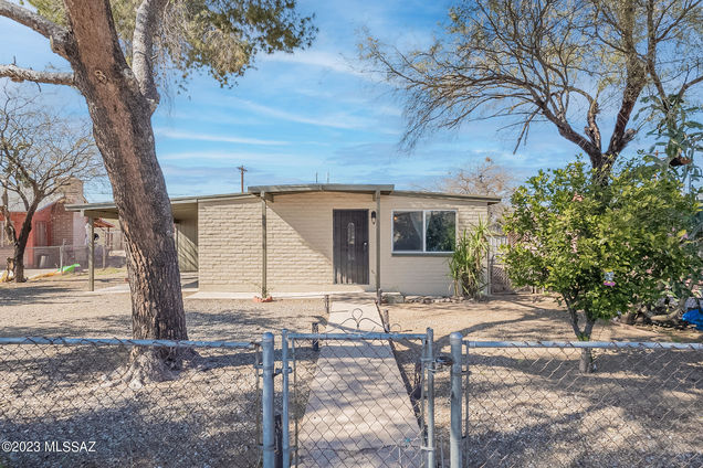 1641 W Circle B Drive Tucson, AZ House Sold - Photo 1 of 38. Opens carousel modal