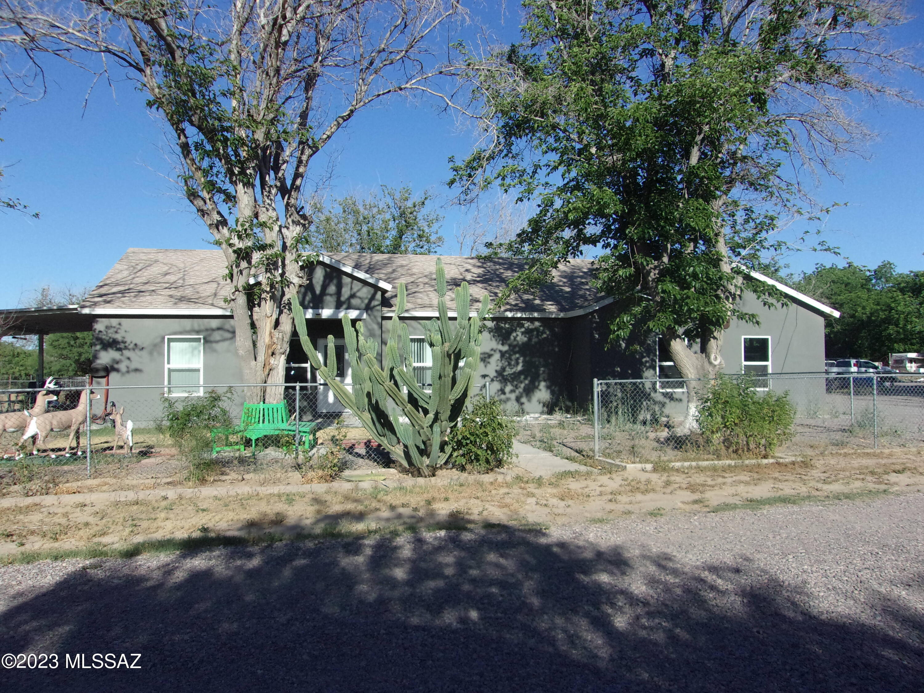 541 S Chavarria Ln