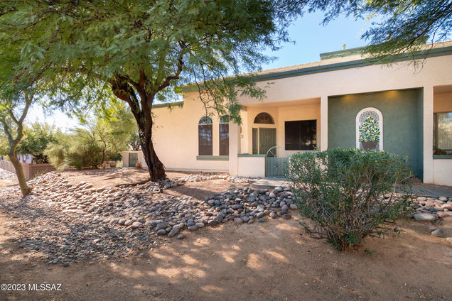 2405 W Via Di Silvio Tucson, AZ Townhouse Sold - Photo 1 of 40. Opens carousel modal