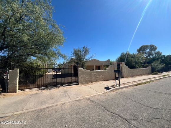 733 W Nevada Street Tucson, AZ House Sold - Photo 1 of 26. Opens carousel modal