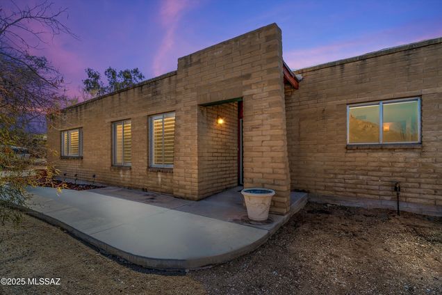 8245 N Rancho Catalina Avenue Tucson, AZ House Active - Photo 1 of 40. Opens carousel modal