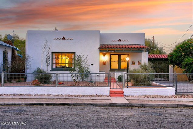 212 E 17th Street Tucson, AZ House Active - Photo 1 of 33. Opens carousel modal