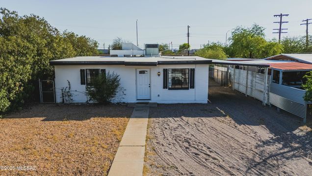 2226 E Warwick Vista