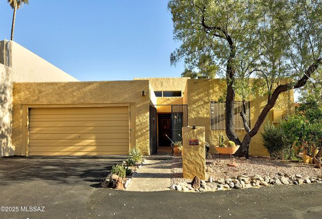 810 E Placita Leslie Tucson, AZ Townhouse Sold - Photo 1 of 27. Opens carousel modal