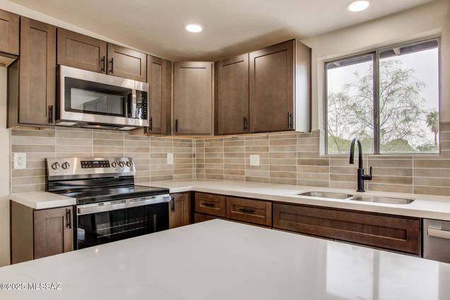 3878 S Queen Palm Drive Tucson, AZ House Contingent - Photo 1 of 31. Opens carousel modal