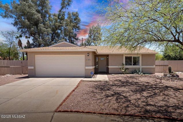 5892 N Edenbrook Lane