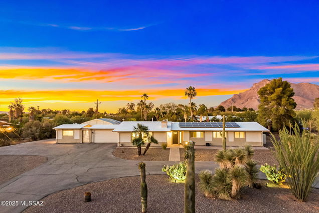 1122 W San Martin Drive