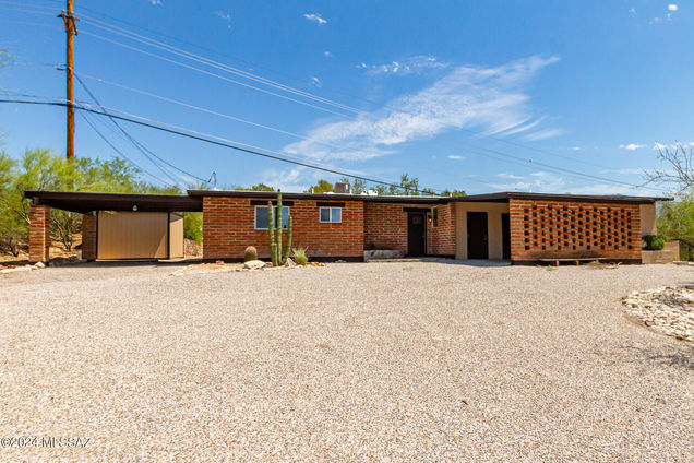 834 W Los Alamos Street Tucson, AZ House Active - Photo 1 of 31. Opens carousel modal