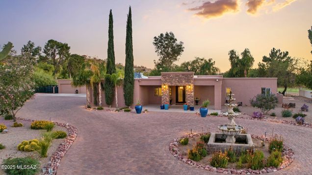 915 W Landoran Lane
