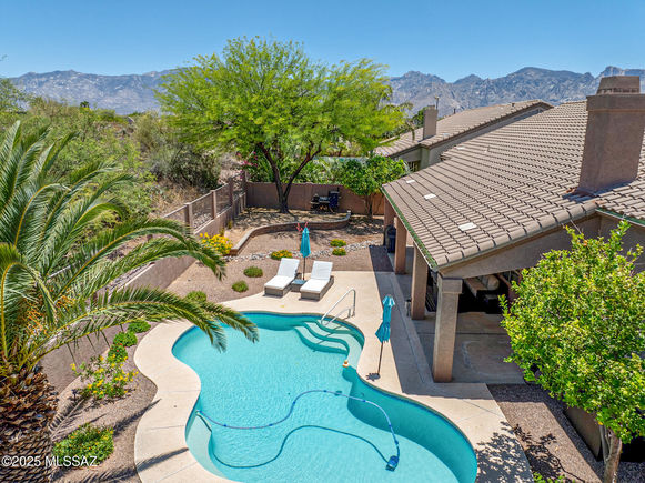 218 W Milbrae Springs Drive
