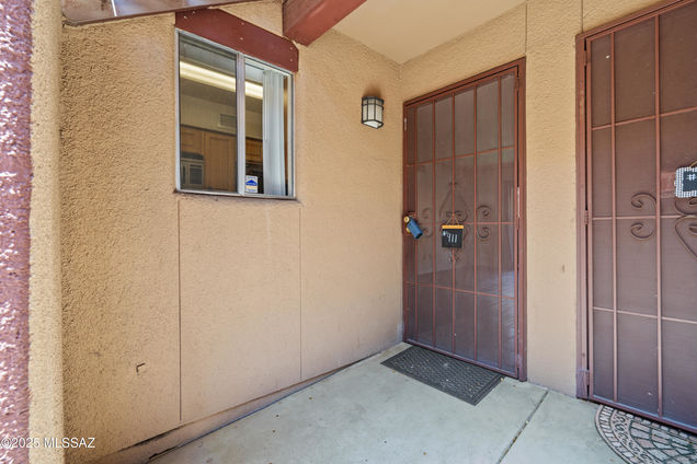 1810 E Blacklidge Drive Unit APT 911