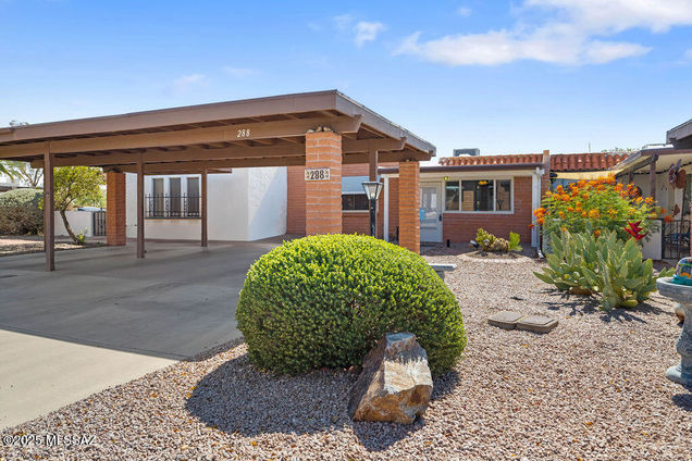 288 N Calle Del Santo