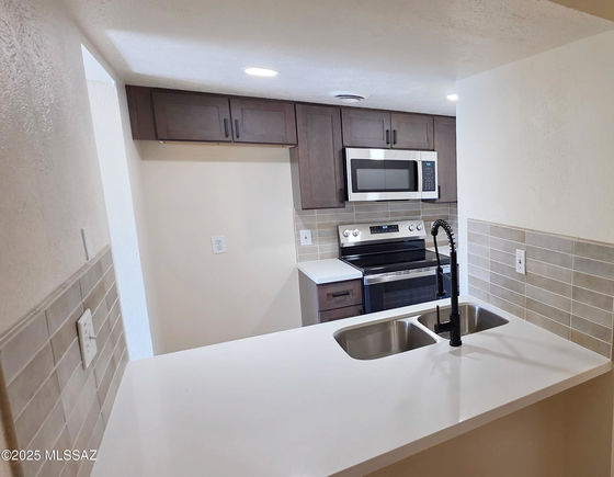 1620 N Wilmot Road Unit UNIT P185