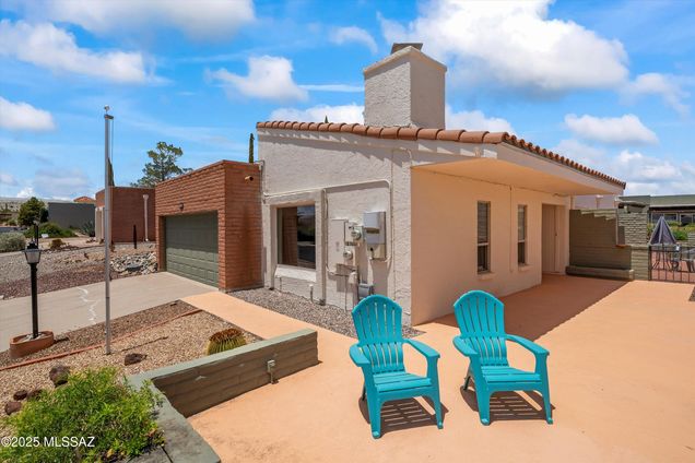 1040 W CAMINO VELASQUEZ Green Valley, AZ House Active - Photo 1 of 39. Opens carousel modal