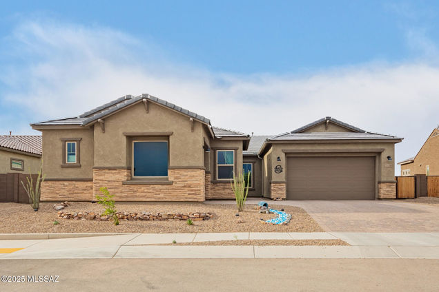 2720 W Plateau Ridge Drive Oro Valley, AZ House Active - Photo 1 of 38. Opens carousel modal