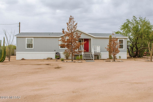 7140 N Carless Lane Tucson, AZ House Active - Photo 1 of 16. Opens carousel modal