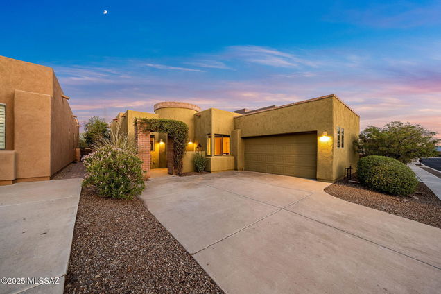 11526 N Moon Ranch Place
