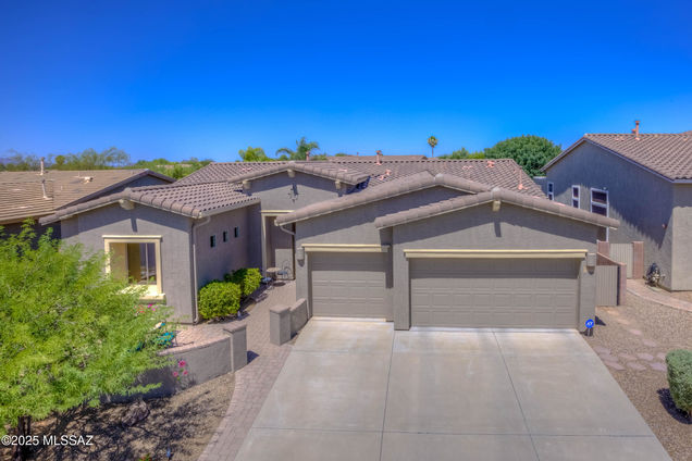 11857 N Mesquite Hollow Drive Oro Valley, AZ House Active - Photo 1 of 44. Opens carousel modal