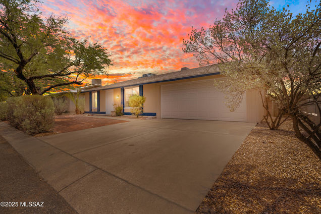 6921 S Vereda De Las Casitas Tucson, AZ House Active - Photo 1 of 30. Opens carousel modal