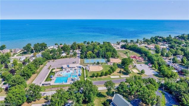 230 Parkview Dr Avon Lake Oh 44012 Mls 3932152 Estately