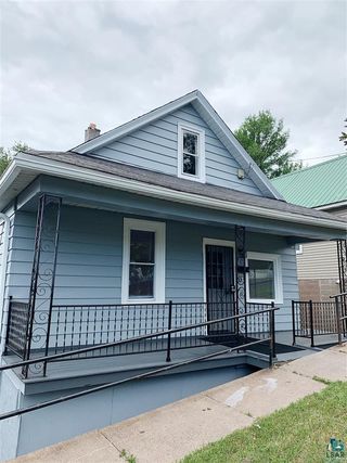 325 N 11th Ave W