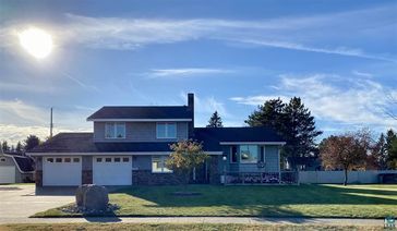 33 Cypress Blvd