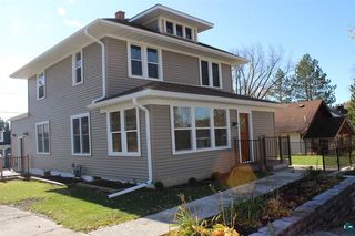 302 Ave E