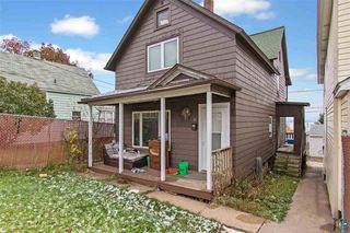 12 E 7th St