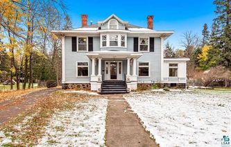 2122 Woodland Ave