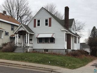 1218 N 19th Ave E
