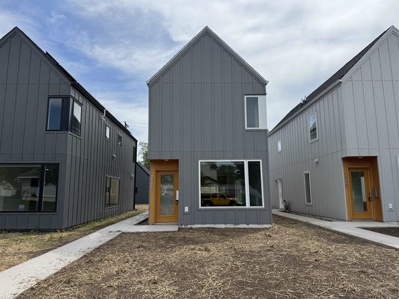226 S 62nd Ave W