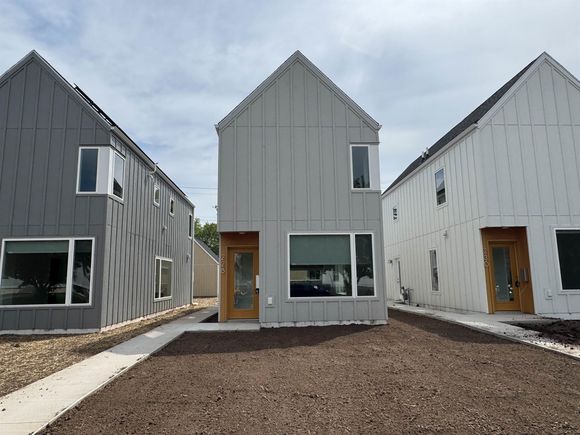 228 S 62nd Ave W